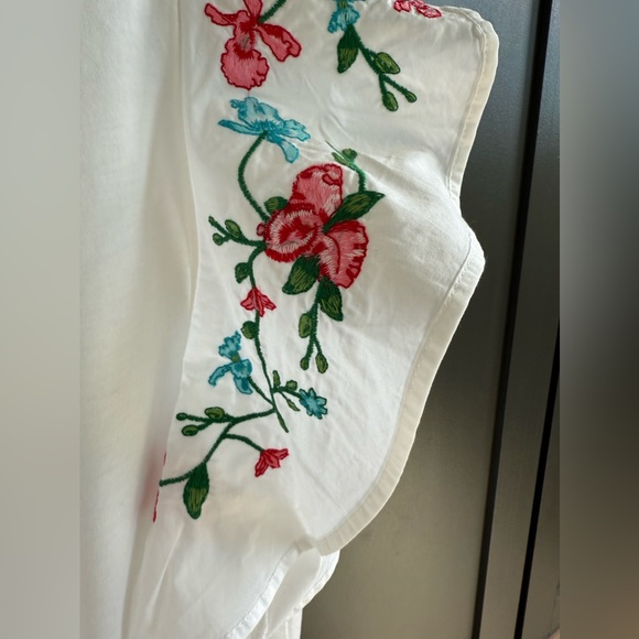 Zara • NWOT • embroidered floral T-shirt  • M - Picture 5 of 5